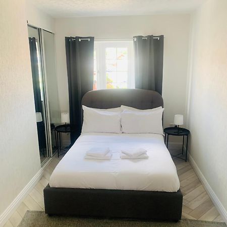 Newly Renovated, Modern 3 Bed Apartment Walmersley Eksteriør bilde