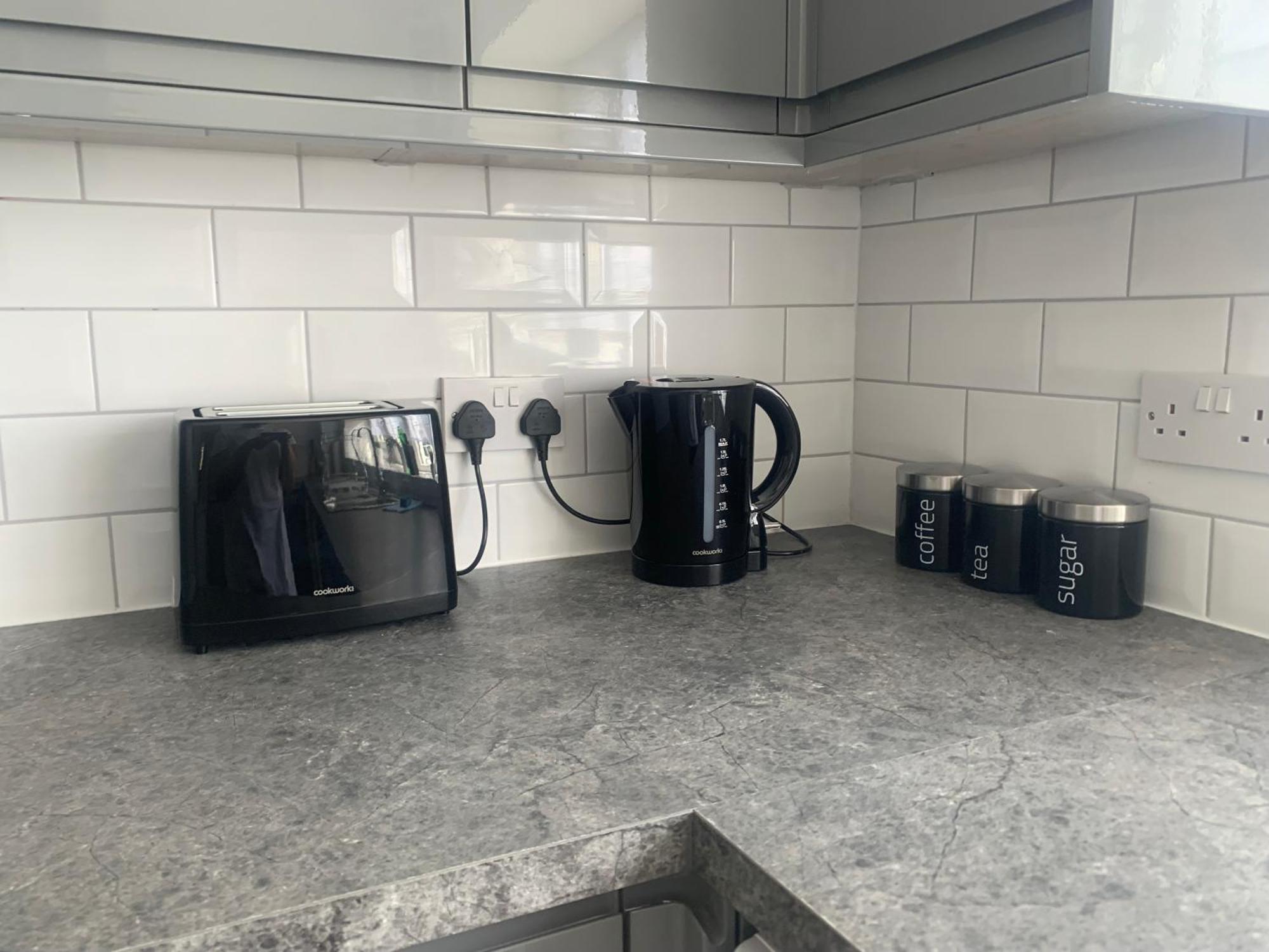 Newly Renovated, Modern 3 Bed Apartment Walmersley Eksteriør bilde