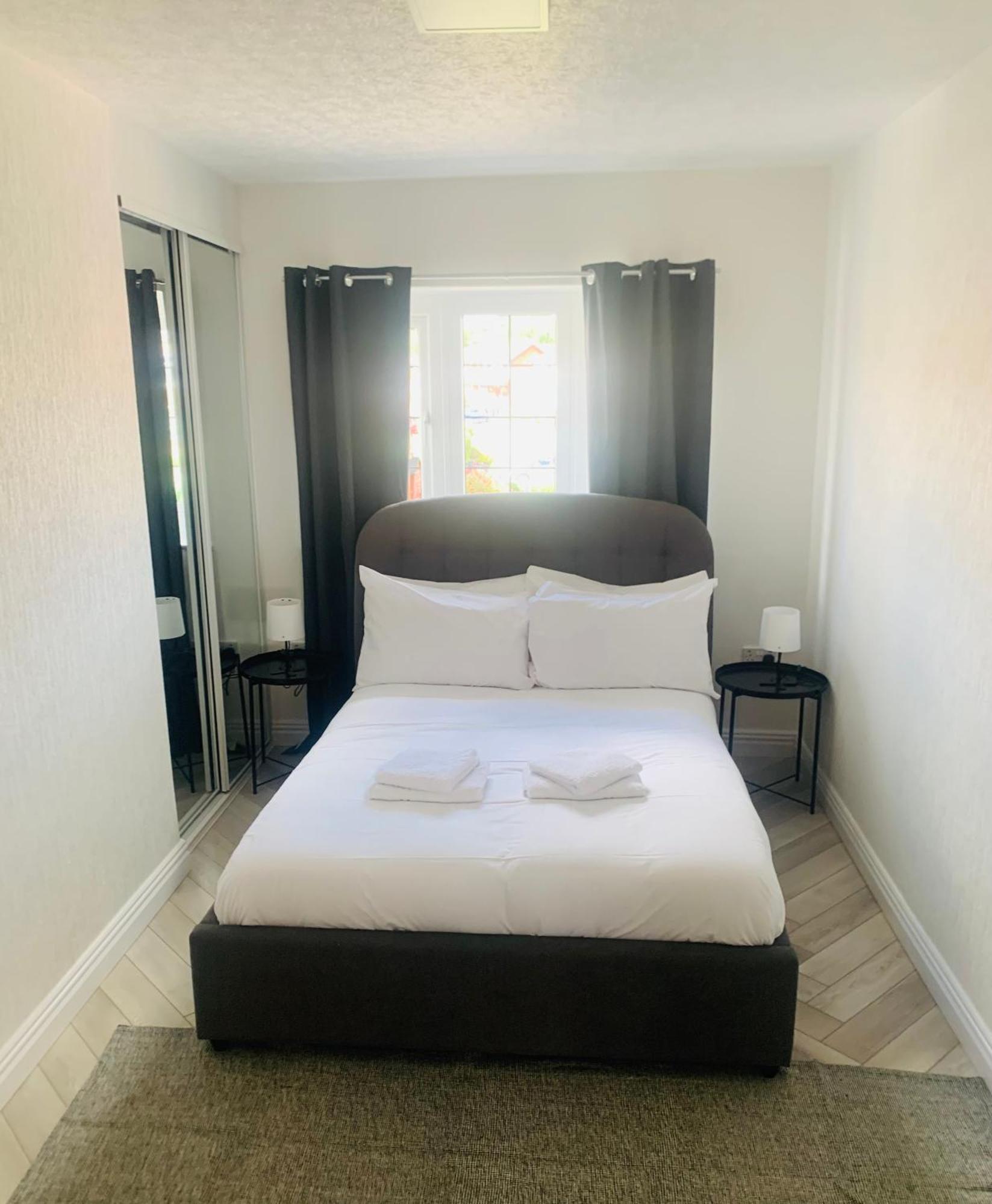 Newly Renovated, Modern 3 Bed Apartment Walmersley Eksteriør bilde
