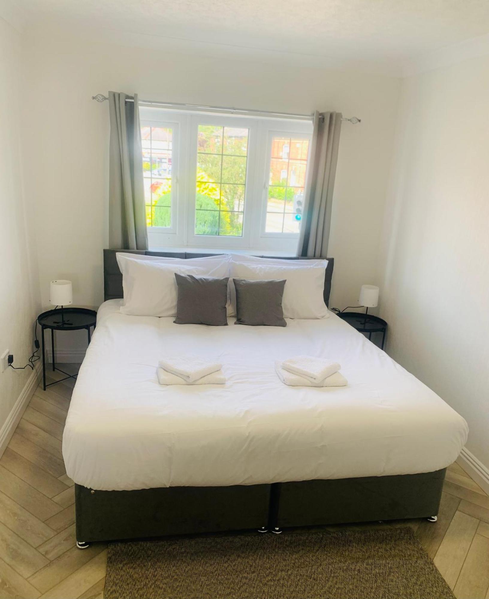 Newly Renovated, Modern 3 Bed Apartment Walmersley Eksteriør bilde