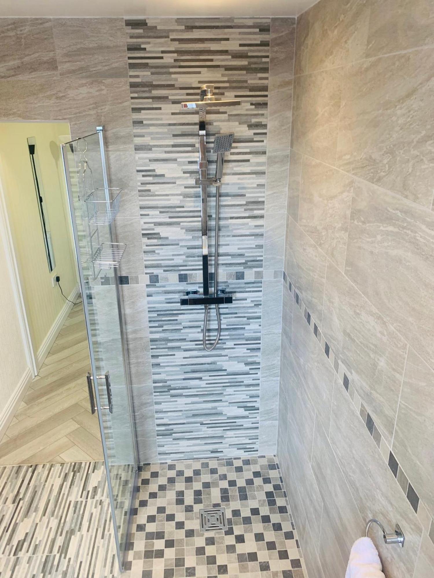 Newly Renovated, Modern 3 Bed Apartment Walmersley Eksteriør bilde